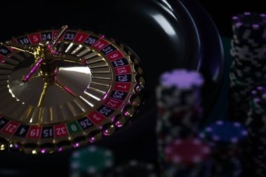 hahadewa Dragon Tiger live-dealer table interface showing bet placement and real-time payout display